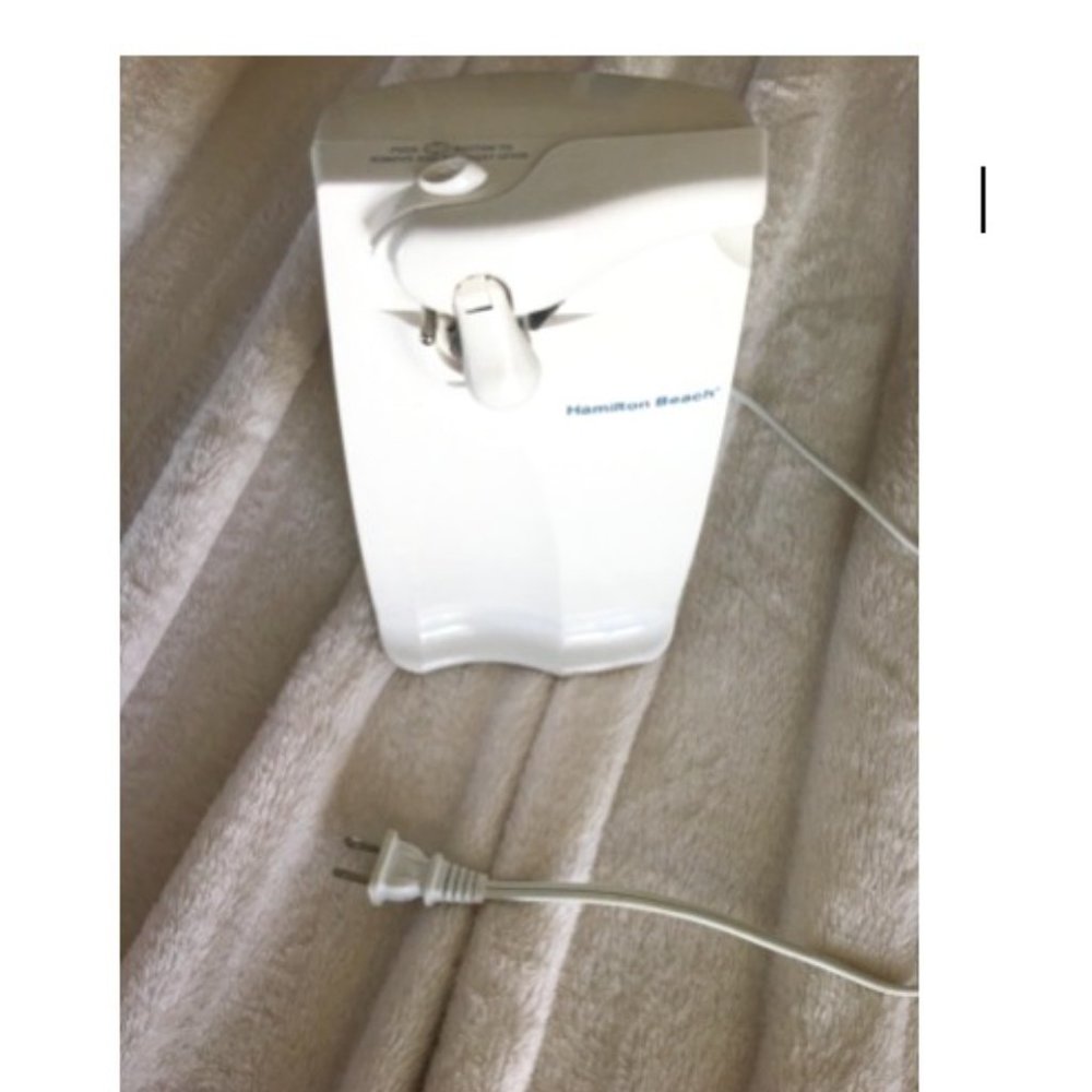 Hamilton Beach White Electric Can Opener Model 76370